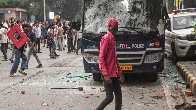 India News | Delhi Police Files 5 FIRs, Examines 250+ Videos to Identify Accused in Alleged Violence During CJP's Protest