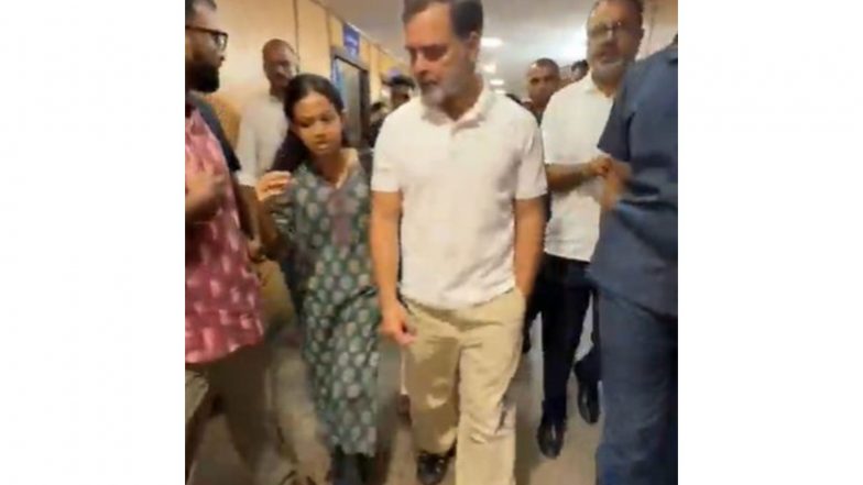 India News | Rahul Gandhi, Priyanka Meet Injured Student Protestors, Congress Demands PM Modi Apologise for 'police Brutality'