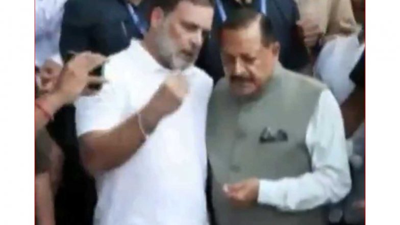 India News | Union Minister Jitendra Singh Arrives at Site of Congress Protest Outside PM Modi's Residence, Meets Rahul Gandhi