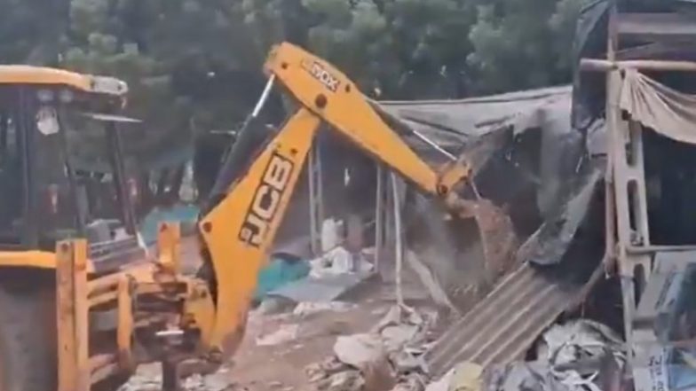 India News |  Gujarat: 10 Killed in Fire at Illegal Firecracker Factory; Unit Was Operating Without Valid License
