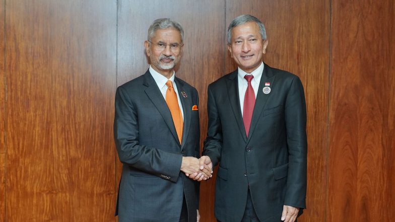 World News | EAM Jaishankar Holds Lunch Meeting with Singapore FM, Exchanges Views on Regional, Global Issues in Manila