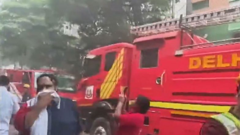 India News | Fire Breaks out in Karol Bagh Building Housing PG, Shoe Unit; Two Students Safely Rescued