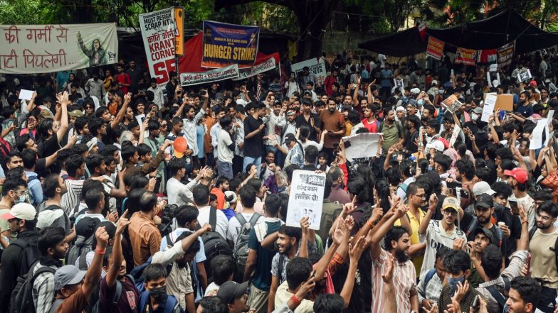 India News | Delhi HC Seeks Centre, Delhi Police Response on PILs Alleging Excessive Force During CJP Protest; Orders Preservation of CCTV and Digital Records