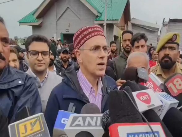 India News | J-K: CM Omar Abdullah Visits Flood-hit Budgam, Assures Assistance to Legally Approved Shopkeepers