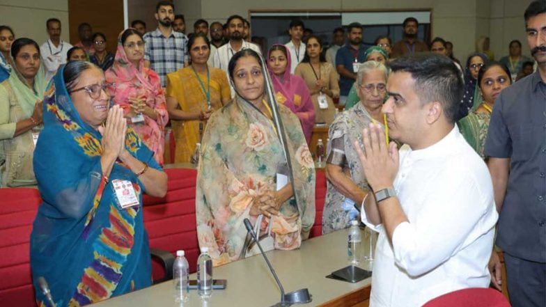 India News | Gujarat Deputy CM Distributes Rs 25 Lakh Aid to Families of GSRTC Employees Who Lost Their Lives During COVID-19