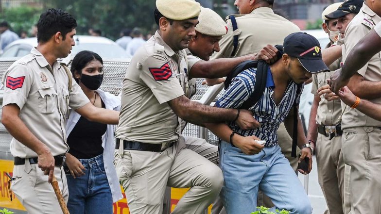 India News | Delhi Police Register Case over Connaught Place Stone Pelting; Two ACPs Injured