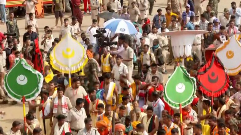 India News | Odisha: Bahuda Yatra Begins in Puri with Pahandi Ritual; Gajapati Maharaja Performs Chhera Pahanra