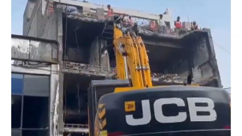 India News | Lucknow Fire Tragedy: LDA Demolishes Aliganj Site Following Expiry of 15-day Deadline