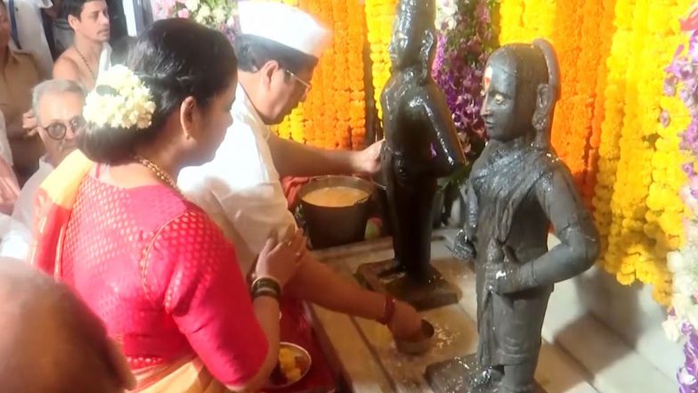 India News | Maharashtra: Mumbai Mayor Tawde Performs Puja at Vitthal-Rukmini Temple on Ashadhi Ekadashi