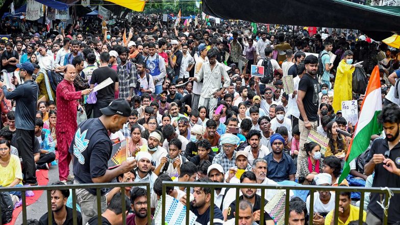 India News | 130 Police Personnel, 65 Students Injured; 15 FIRs Registered in Connection with CJP's July 20 Protest, Say Delhi Police Sources