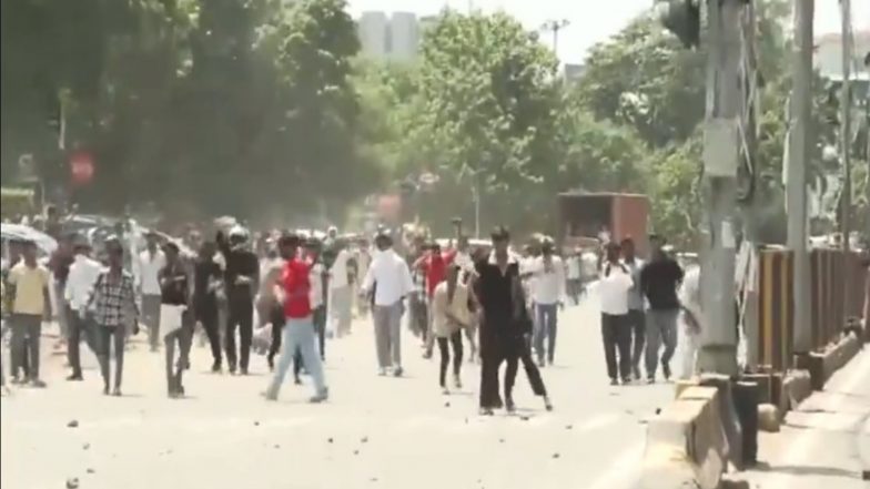 India News | NEET Protest Turns Violent in Bihar, Cops Injured; Tej Pratap Yadav Detained in Patna