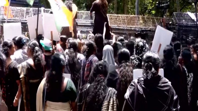 India News | Mahila Congress Stages Protest March in Thiruvananthapuram over Rahul Gandhi's Arrest