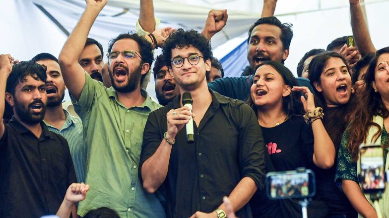 India News | Normalcy in New Delhi as Internet Restored at Jantar Mantar, Delhi Metro Reopens All Stations After CJP Withdraws Protest