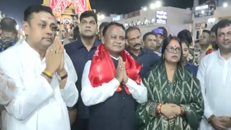 India News | Odisha CM Mohan Charan Majhi Offers Prayers to Lord Jagannath in Puri on Occasion of 'Suna Besha'
