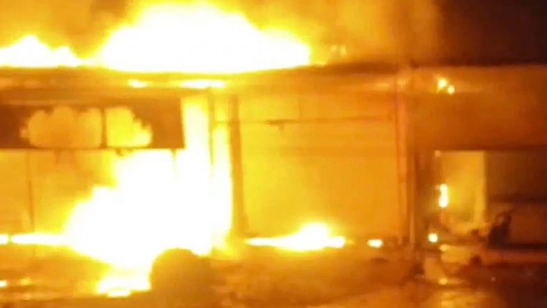 India News | Maharashtra: Massive Fire Breaks out at 4 Shops in Washim