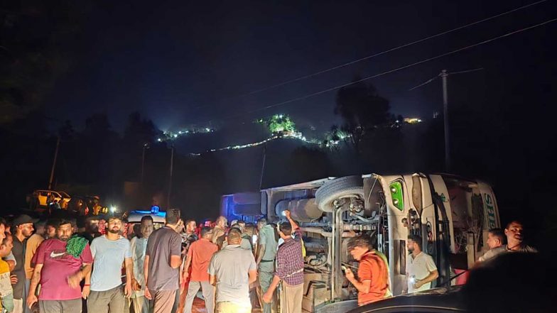 India News | 2 Dead, 7 Injured as Amritsar Pilgrim Bus Overturns in Himachal Pradesh's Bilaspur