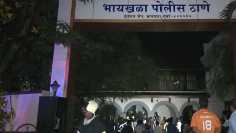 India News | Maharashtra: Fire Breaks out at Byculla Police Station in Mumbai, No Injuries Reported