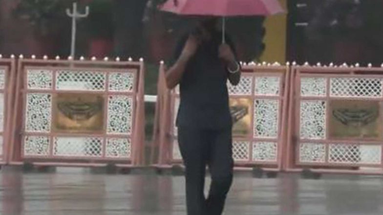 India News | Rain Lashes Several Parts of Delhi, Brings Relief from Hot and Humid Weather