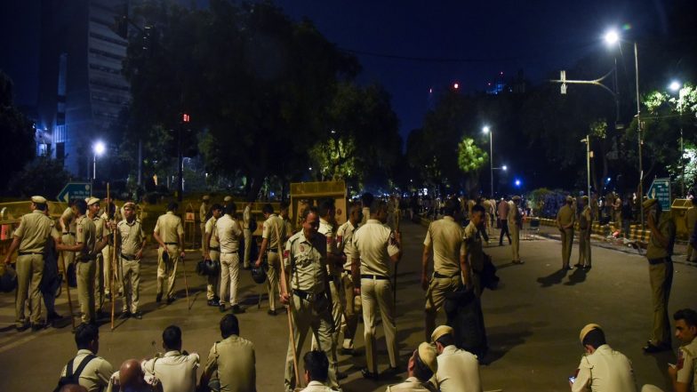 India News | Delhi Police Identifies 2,873 People with Criminal Records at Student Protest Sites; Probes Role in Jantar Mantar Violence