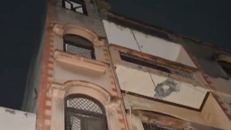 India News | Delhi: Three-storey Building Tilts; Disaster Management Teams, Police Reach Spot
