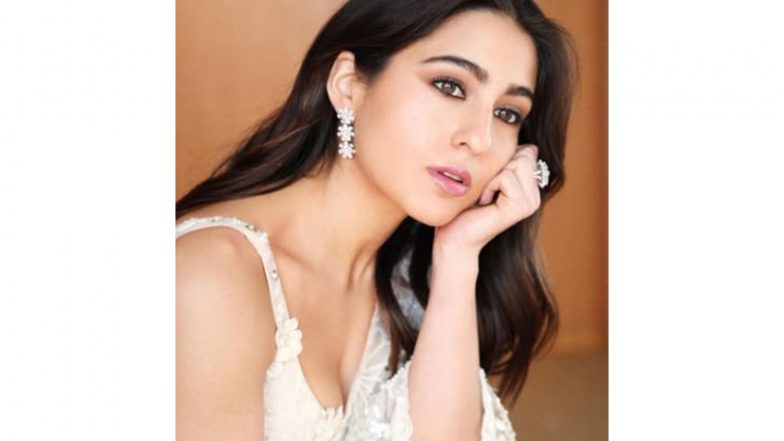 Entertainment News | Sara Ali Khan Offers Prayers at Gurdwara Bangla Sahib in Delhi