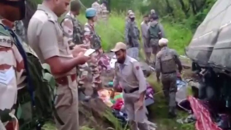India News | J-K: 39 Amarnath Yatra Pilgrims Injured in Ganderbal Bus Accident; LG Sinha Orders Health Assistance to Victims