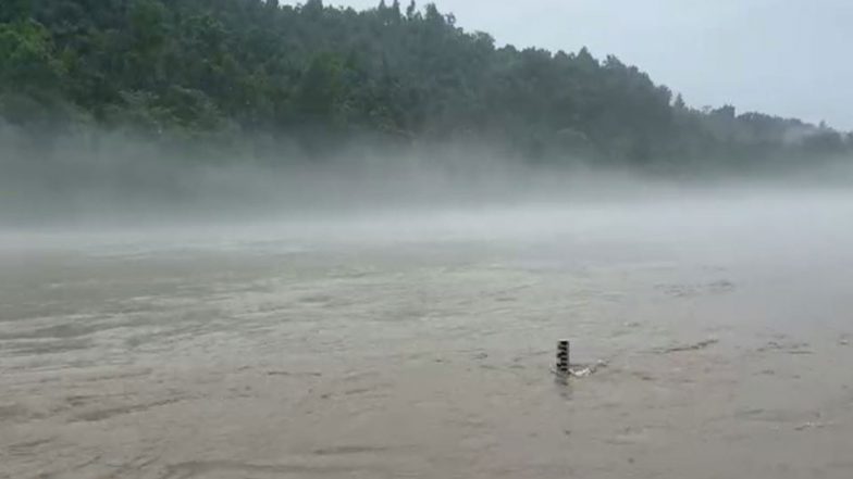 India News | Ganga Nears Danger Level in Rishikesh Amid Heavy Rainfall; Authorities Urge Locals to Vacate Riverbanks