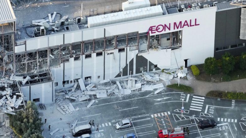 World News | Japan: Explosion in Aeon Mall Kumamoto After Quake Leaves 2 Women Dead and 1 Unresponsive