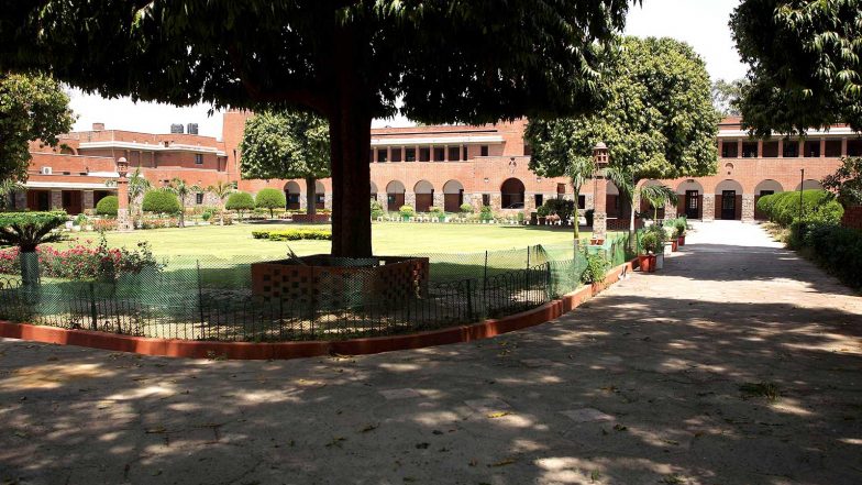India News | St Stephen's College Bans Shorts in Classrooms and Library Under Updated Campus Regulations