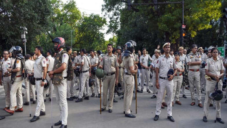 India News | Delhi Police Dismisses Social Media Rumours of Gunshot Wounds During Student Protest in Central Delhi