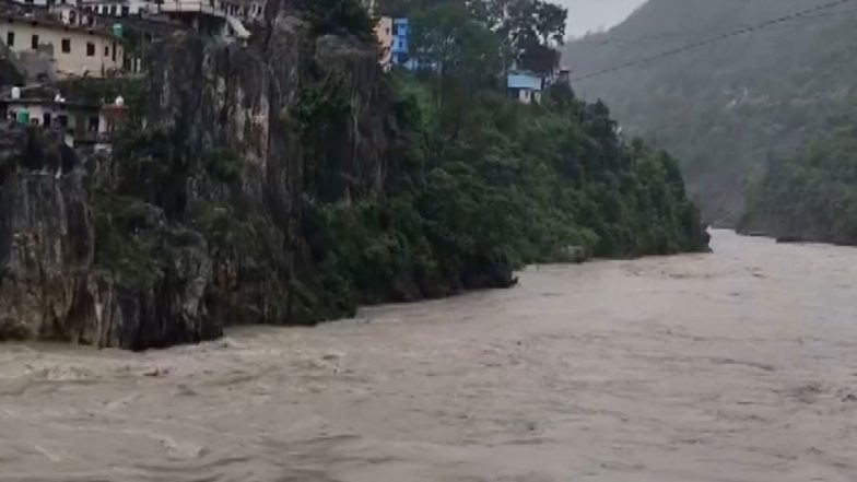 India News | Uttarakhand: Residents in Low-lying Areas Asked to Relocate After Alaknanda Crosses Warning Mark in Rudraprayag