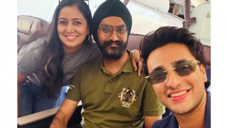 Entertainment News | Singer Harshdeep Kaur Bumps into Cricketer Abhishek Sharma on a Flight, Shares Picture