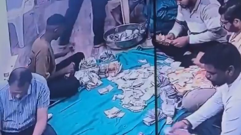 Ambaji Temple Employee Caught on Camera Stealing Money During Counting of Donations; Temple Trust Implements New SOP