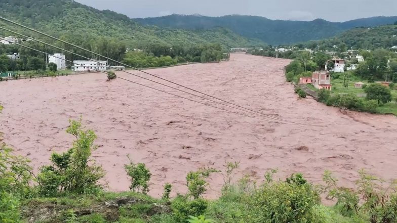 Flash Floods in Jammu and Kashmir: 4 Killed, 5 Missing As Flood Wreaks Havoc in Rajouri and Poonch (Videos)