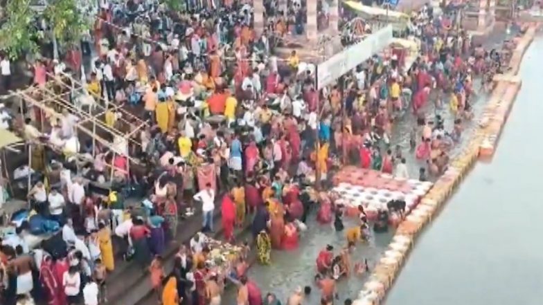 Guru Purnima 2026: Devotees Take Holy Dip in Saryu River in Uttar Pradesh's Ayodhya (Videos)