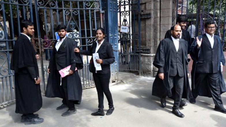 Kalyan: Advocate Booked for Using Apple&rsquo;s AirDrop To Steal Photos of Women Lawyers at Court