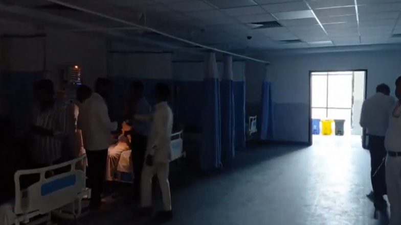 Bihar Hospital Viral Video: Mobile Torch Used To Treat Patients After Power Failure in Sasaram, Probe Launched