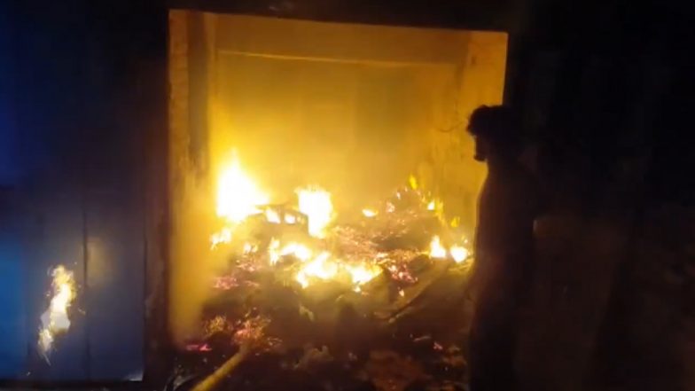 Patna Fire Tragedy: 3 Killed, 3 Injured After Blaze Erupts at Hardware, Auto Parts Shop in Bakhtiyarpur (Video)