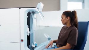 social-viral-Robot That Draws Blood, Checks Veins: Vitestro's Aletta Robot Performs Fully Autonomous Blood Draws in European Hospitals (Watch Viral Video)