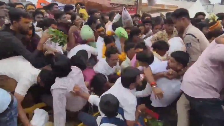 Stampede-Like Situation at Mahakal Nagchandreshwar Temple in Ujjain, Several Devotees Injured (Videos)