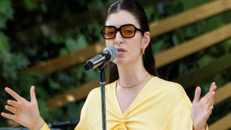 Entertainment News | Lorde Pauses 'Lollapalooza' Performance Midway After Fans Pass out Due to Intense Heat