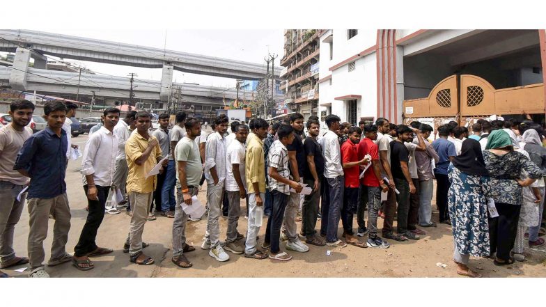India News | Karnataka Police Constable Exam: Confusion over OMR, Question Paper Numbers Triggers Brief Chaos at Vijayapura Centre