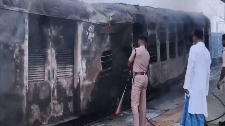 India News | Bihar: Fire Erupts in Engine of Passenger Train at Simri Bakhtiyarpur Railway Station