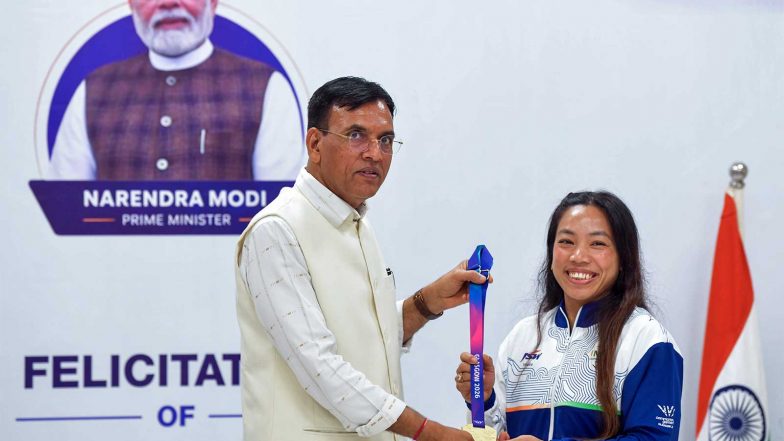 Sports News | Union Sports Minister Mansukh Mandaviya Felicitates CWG 2026 Weightlifting Medallists