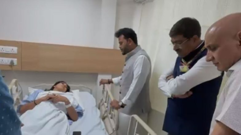 India News | Civil Aviation Minister Ram Mohan Naidu Visits Injured Air India Flight Passengers, Assures Assistance
