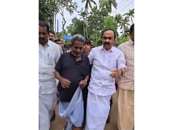 India News | Keralam CM Visits Family of Late Swimming Instructor Who Lost His Life During Flood Rescue Operations