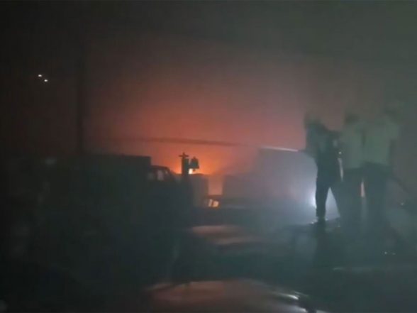 India News | Rajasthan: Massive Blaze in Jodhpur's Car Service Centre Destroys Several Vehicles