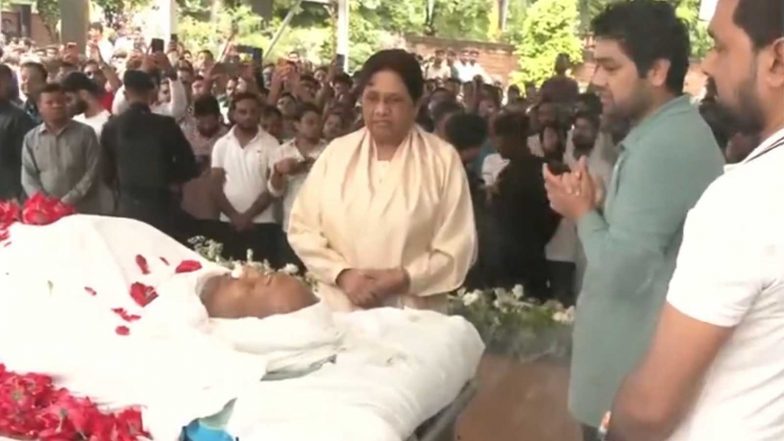 India News | Mayawati Pays Last Respects to BSP MLA Uma Shankar Singh in Lucknow