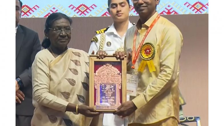 India News | National Handloom Day 2026: President Droupadi Murmu Honours 22 Master Artisans with Sant Kabir and National Handloom Awards