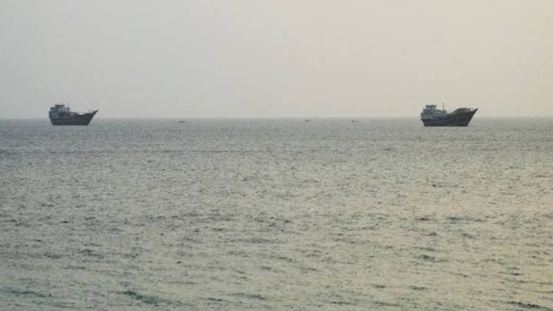 World News | US Expects Iran-Oman Talks to Soon Reopen Strait of Hormuz: Report